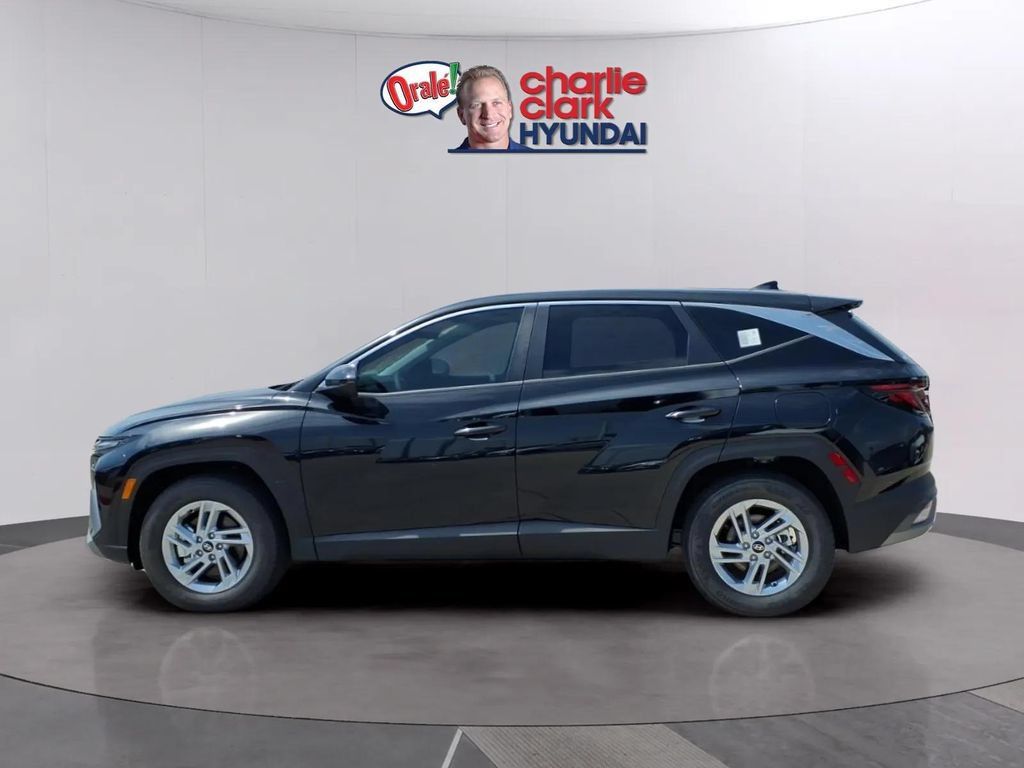 New 2026 Hyundai Tucson SE FWD image 2