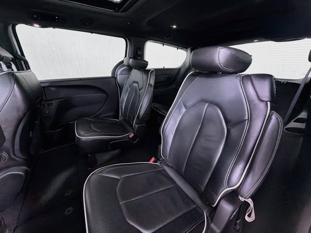 Used 2025 Chrysler Pacifica Limited FWD image 25