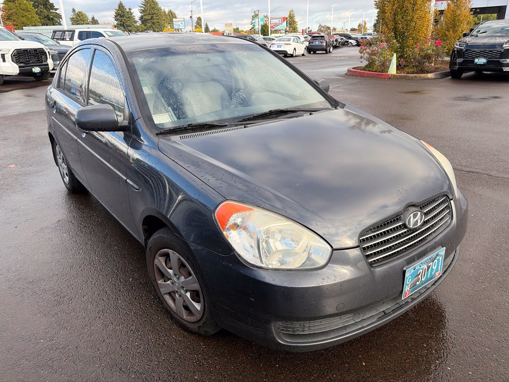 Used 2011 Hyundai Accent GLS FWD image 2