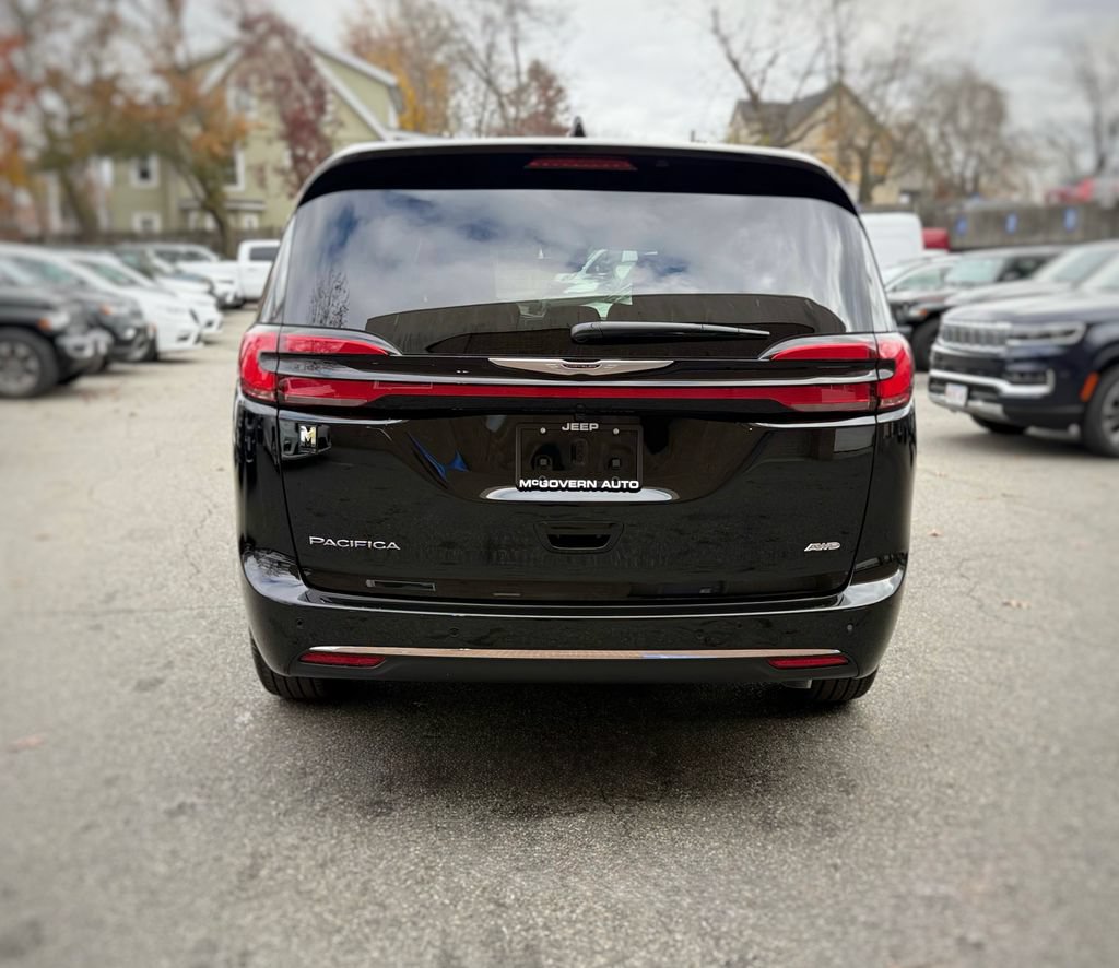 New 2026 Chrysler Pacifica Select AWD/4WD image 12