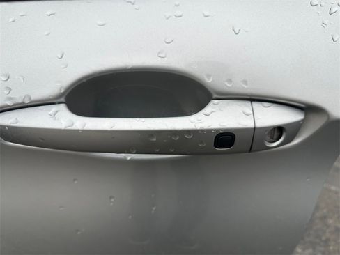 Used 2023 Mitsubishi Outlander SE image 29