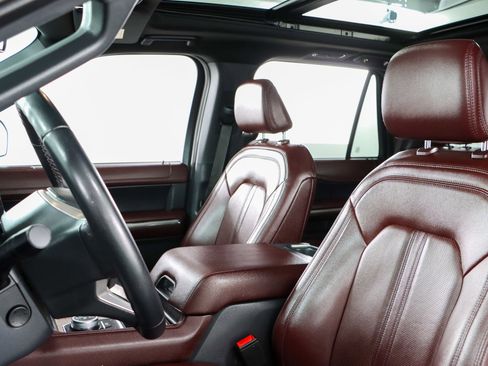 Used 2023 Ford Expedition Limited image 25