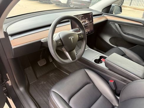 Used 2024 Tesla Model Y Long Range AWD/4WD image 39