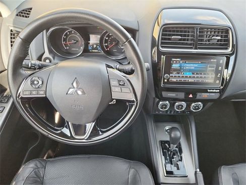 Used 2018 Mitsubishi Outlander Sport SEL image 11