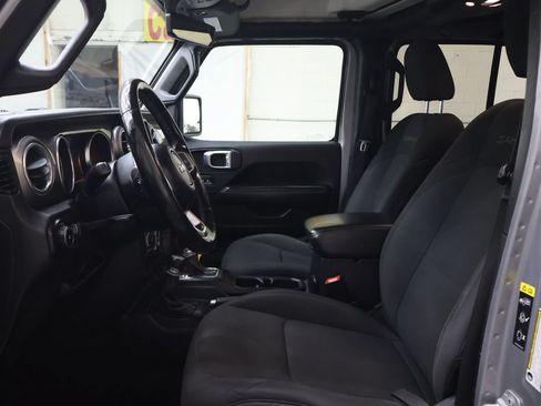 Used 2020 Jeep Wrangler Unlimited Sahara w/ Uconnect 4C Nav & Sound Group AWD/4WD image 16