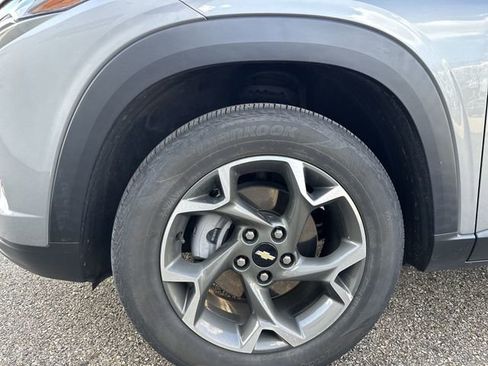 Used 2024 Chevrolet Trax LT w/ Sunroof Package image 21