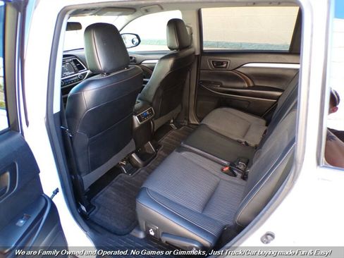 Used 2017 Toyota Highlander Plus w/ Carpet Mat Package image 19