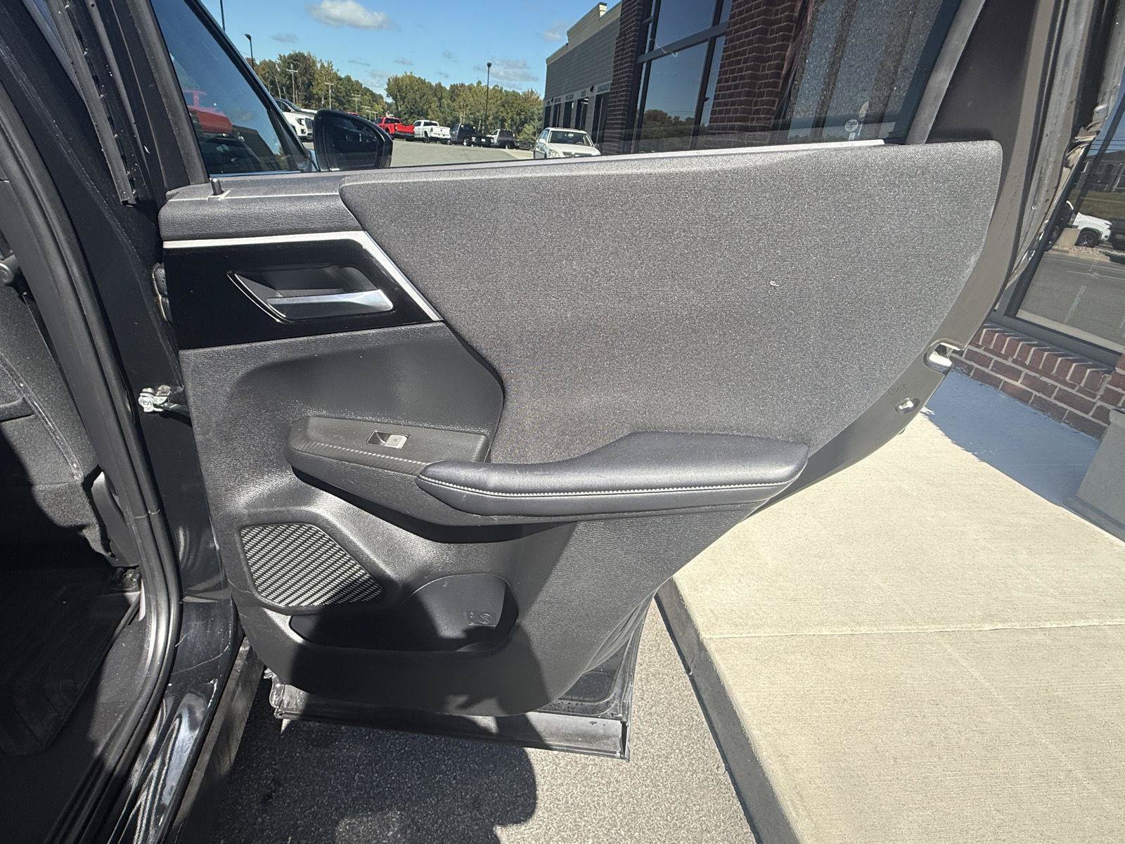 Used 2023 Mitsubishi Outlander ES FWD image 23