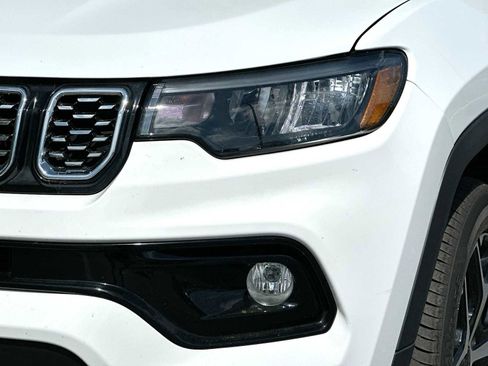 Used 2025 Jeep Compass Limited image 16