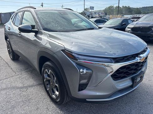 Used 2026 Chevrolet Trax LT w/ Driver Confidence Package FWD image 5