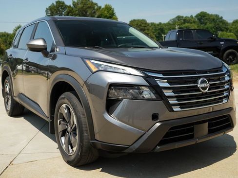 Used 2024 Nissan Rogue SV FWD image 35