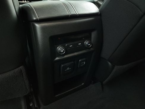 Used 2023 Chevrolet Traverse LT w/ LT Premium Package AWD/4WD image 15