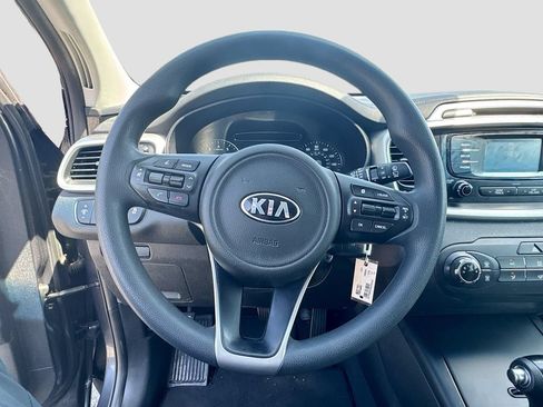 Used 2017 Kia Sorento AWD image 11