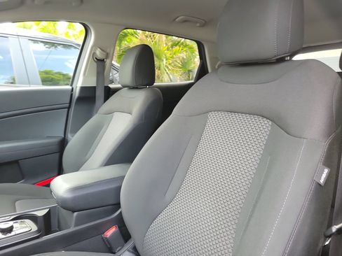 Used 2023 Kia Sportage LX FWD image 16