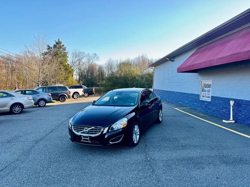 Used 2013 Volvo S60 T5 image 1