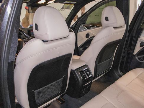 Used 2019 BMW X3 xDrive30i w/ Driving Assistance Package image 9