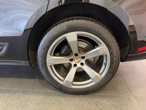 Certified 2024 Porsche Macan AWD/4WD image 11