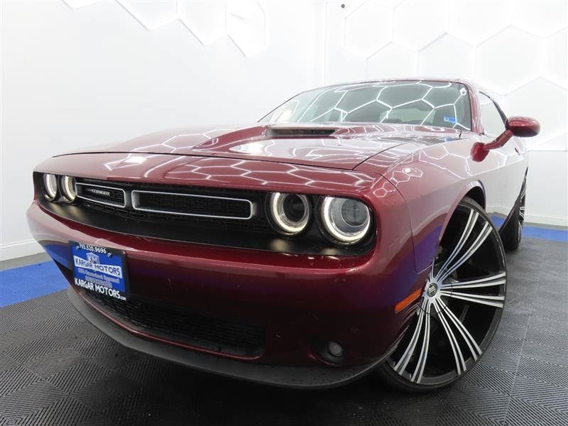 Used 2018 Dodge Challenger SXT Plus RWD image 1