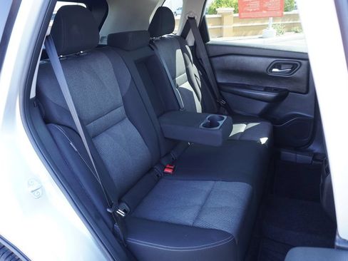 Certified 2025 Nissan Rogue SV FWD image 9