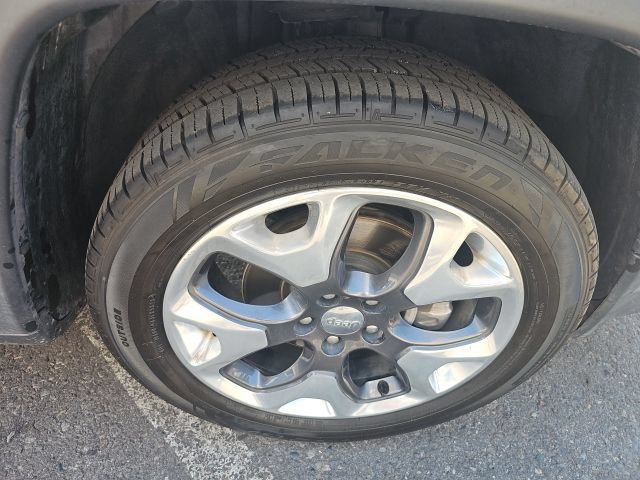Used 2019 Jeep Compass Limited FWD image 18