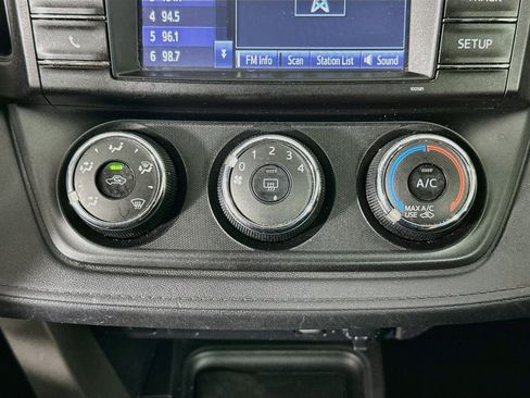 Used 2016 Toyota RAV4 LE FWD image 22