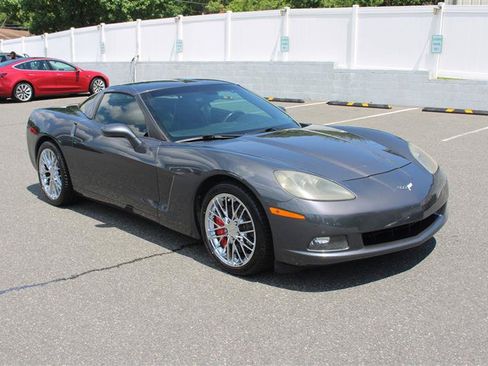 Used 2010 Chevrolet Corvette Coupe w/ 1LT RWD image 3