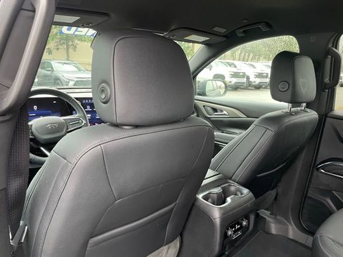 Used 2024 Chevrolet Traverse LT w/ Midnight/Sport Edition image 28