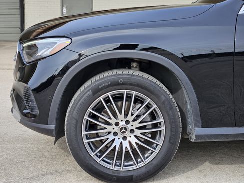 Used 2025 Mercedes-Benz GLC 300 image 11