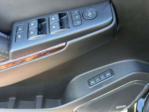 Used 2018 GMC Yukon XL SLT w/ Premium Edition AWD/4WD image 11