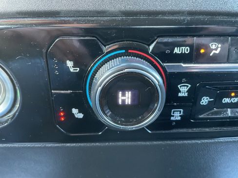 Used 2024 Chevrolet Silverado 1500 LT image 10