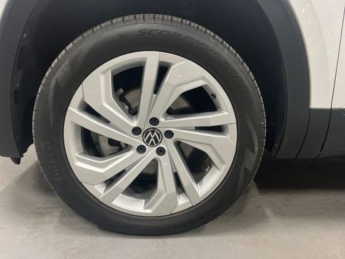 Used 2023 Volkswagen Atlas SE image 4