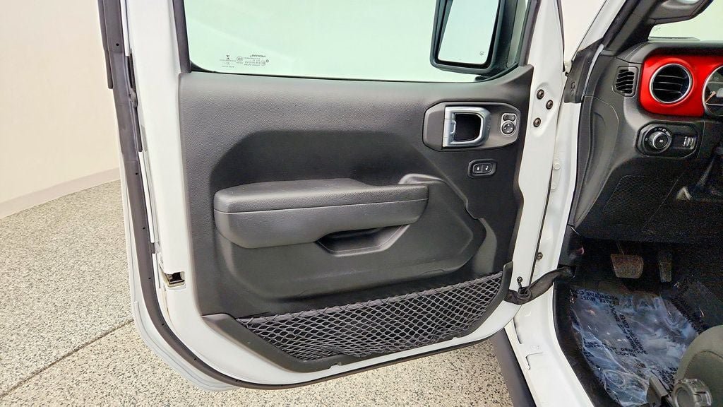 Used 2023 Jeep Wrangler Rubicon w/ LED Lighting Group AWD/4WD image 10