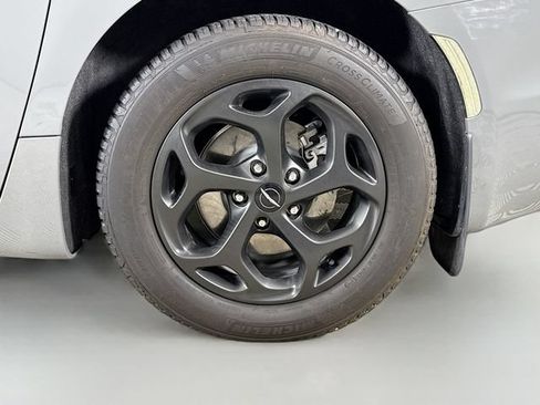 Used 2022 Chrysler Pacifica Touring-L w/ S Appearance Package FWD image 31