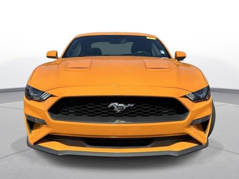 Used 2018 Ford Mustang Coupe image 3