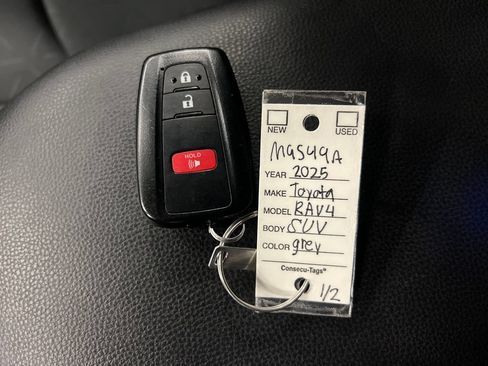 Used 2025 Toyota RAV4 XLE AWD/4WD image 28