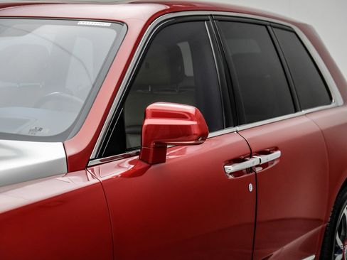 Used 2019 Rolls-Royce Cullinan AWD/4WD image 32