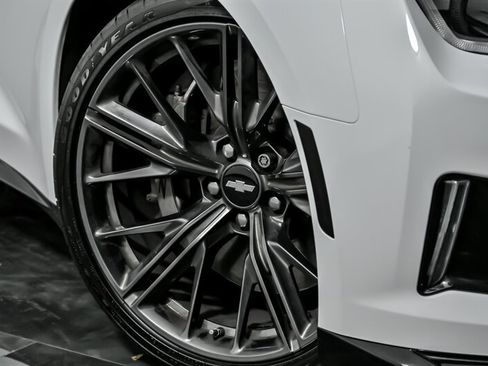 Used 2017 Chevrolet Camaro ZL1 image 3