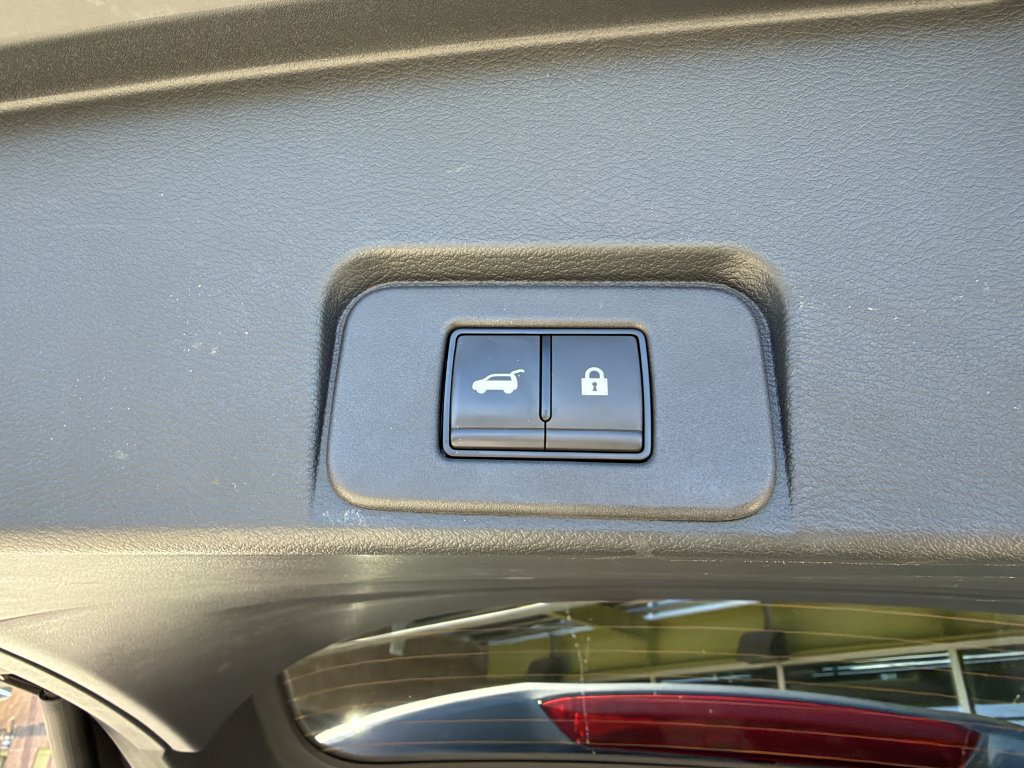 Used 2025 Nissan Rogue SV FWD image 37