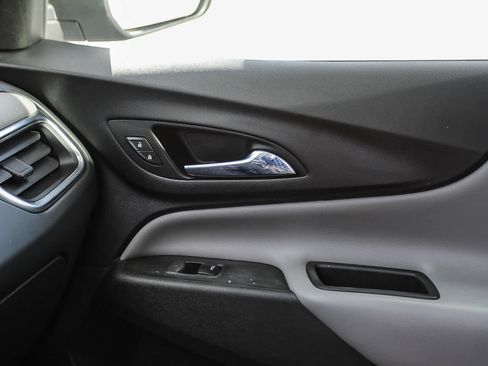 Used 2021 Chevrolet Equinox LS image 21