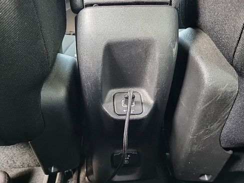 Used 2019 Jeep Renegade Latitude w/ Popular Equipment Group image 14