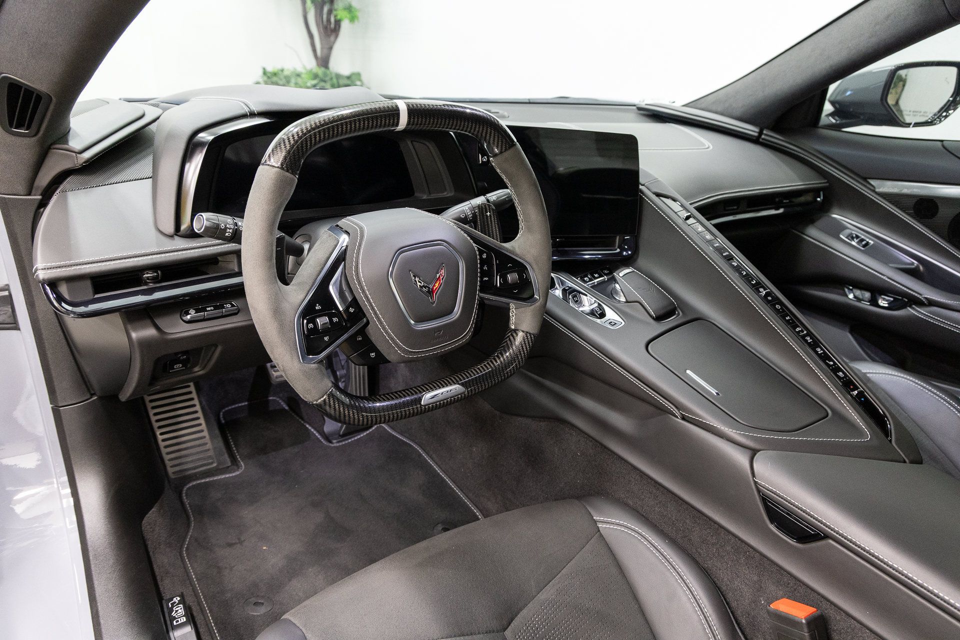 Used 2025 Chevrolet Corvette Z06 w/ Stealth Interior Trim Package RWD image 5