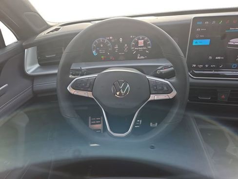 New 2026 Volkswagen Tiguan SE R-Line AWD/4WD image 17