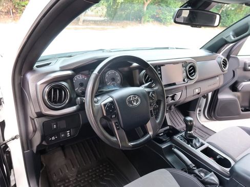 Used 2020 Toyota Tacoma TRD Sport w/ Technology Package AWD/4WD image 14