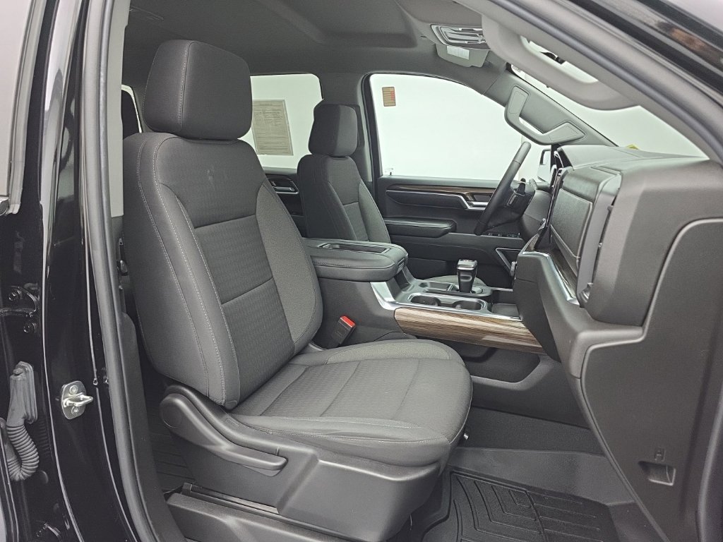 Used 2022 Chevrolet Silverado 1500 LT w/ Z71 Off-Road Package AWD/4WD image 40