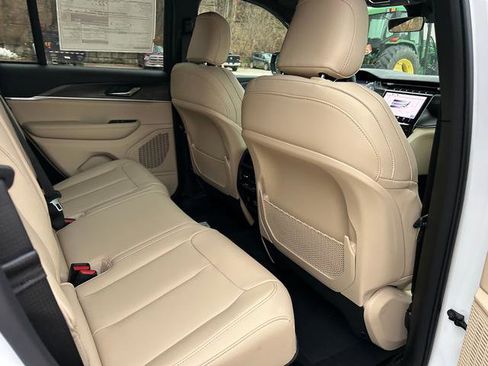 New 2025 Jeep Grand Cherokee Limited image 21