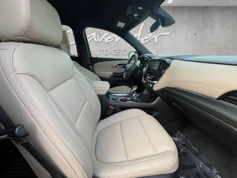 Used 2023 Chevrolet Traverse LT FWD image 24
