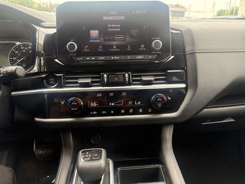 Used 2025 Nissan Pathfinder SV AWD/4WD image 17