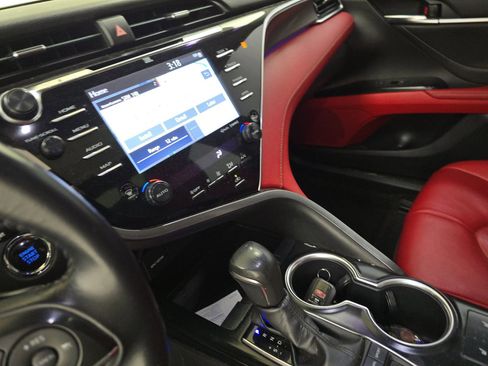 Used 2018 Toyota Camry XSE w/ Driver Assist Package image 11