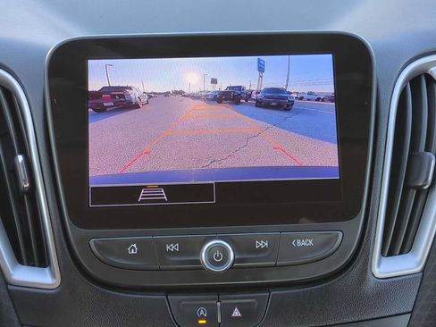 Used 2025 Chevrolet Malibu LT FWD image 14