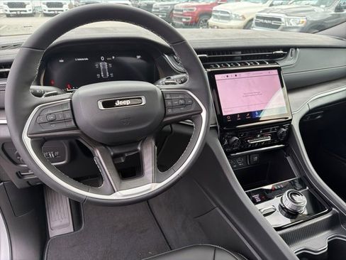 New 2025 Jeep Grand Cherokee Limited w/ Black Appearance Package image 12